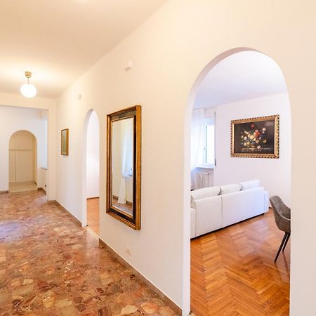 Domus Verona - Elegante Residenza Con Affaccio Su Porta Leoni 客房 照片