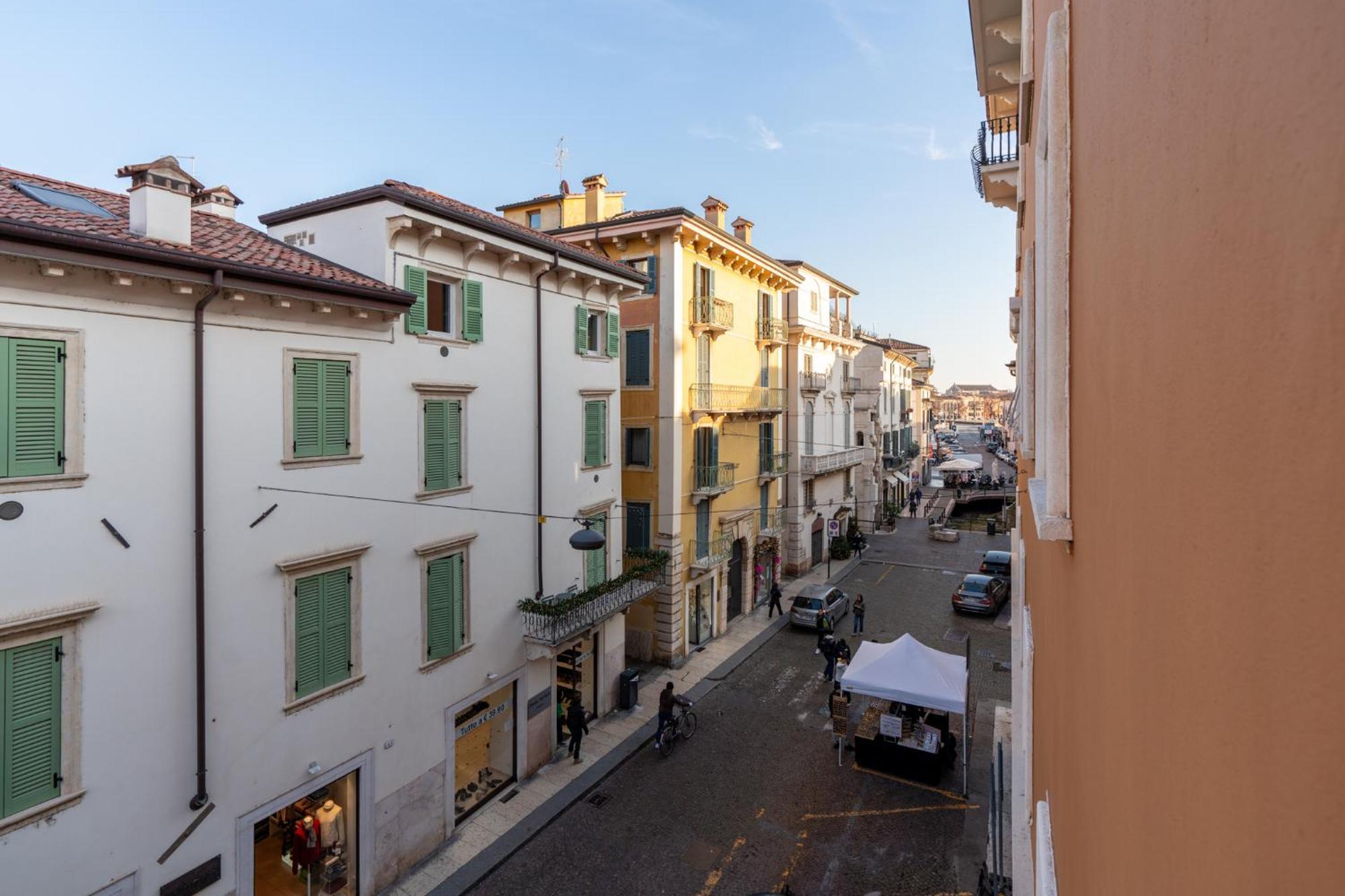 Domus Verona - Elegante Residenza Con Affaccio Su Porta Leoni 客房 照片